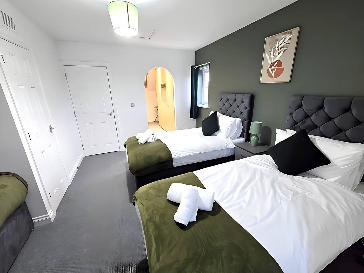 2ndHomeStays-Bilston - Contractor-Friendly House